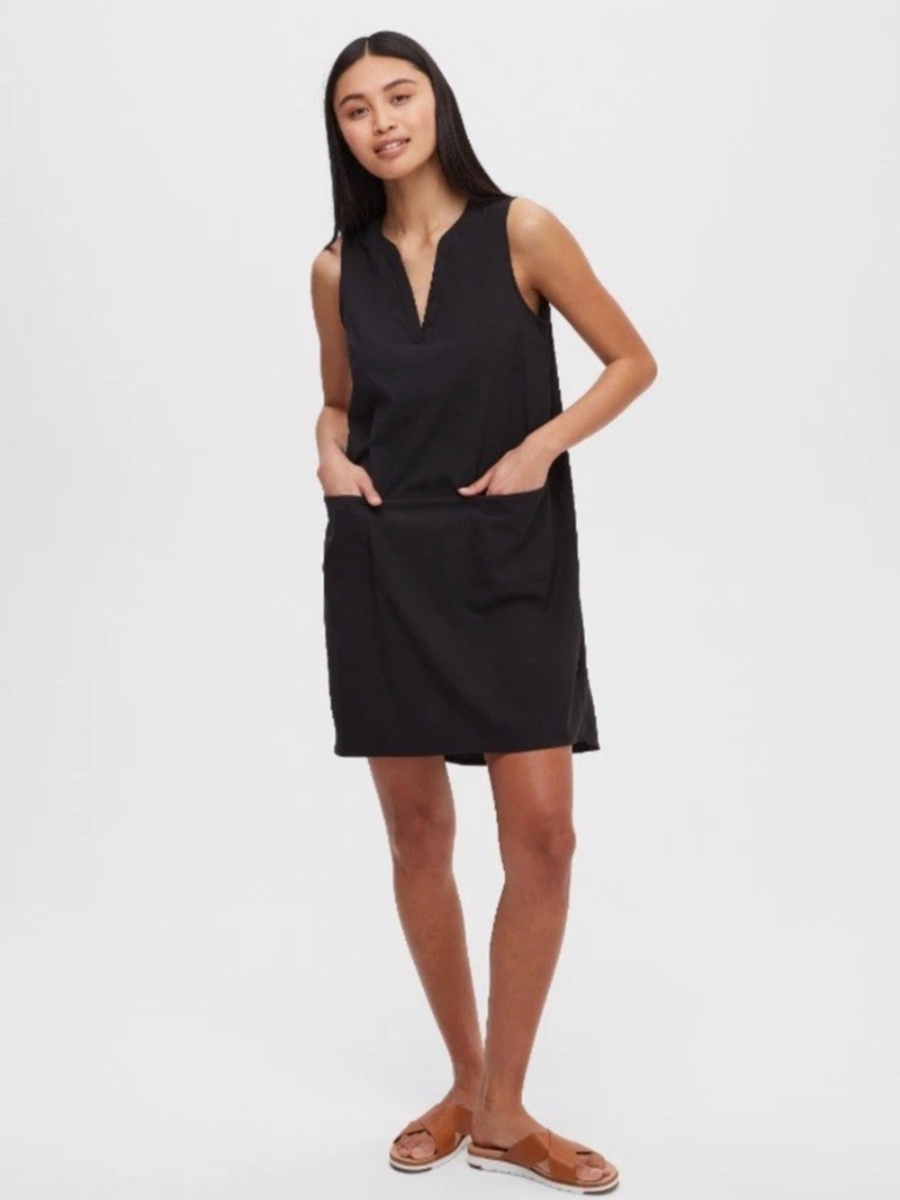 💐2 for $25 MEC Black Sleeveless Covet Travel Dress with Pockets